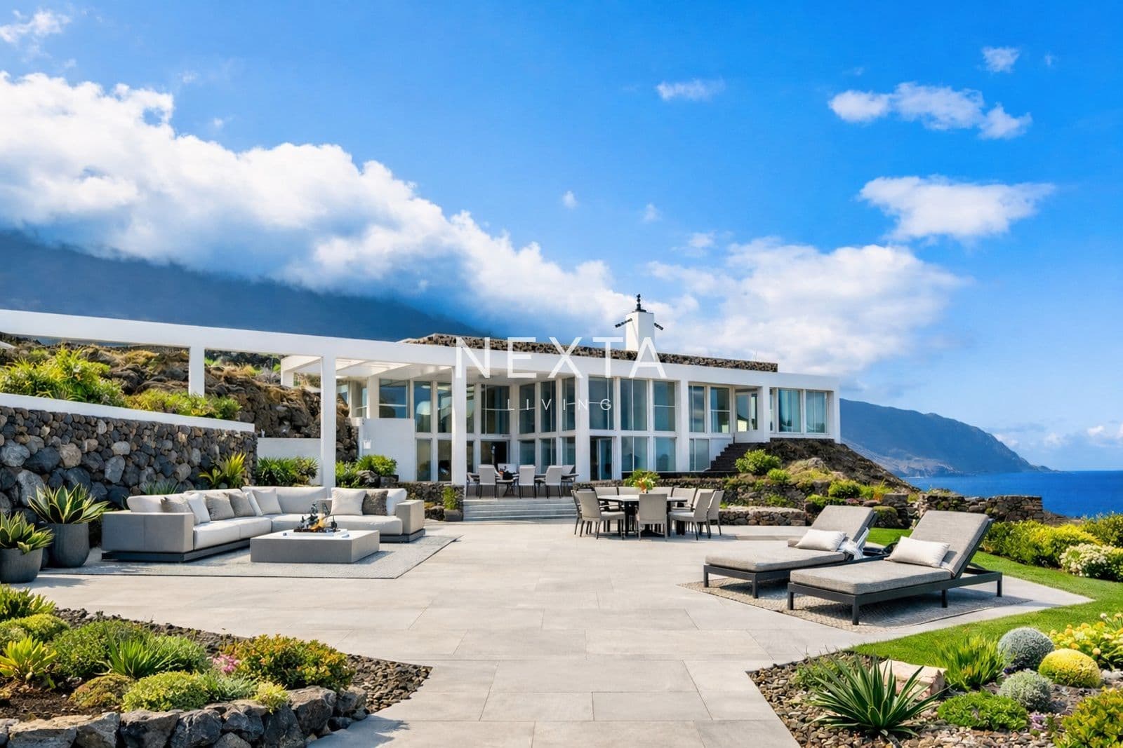 La única villa en España con tubo volcánico natural directo al mar