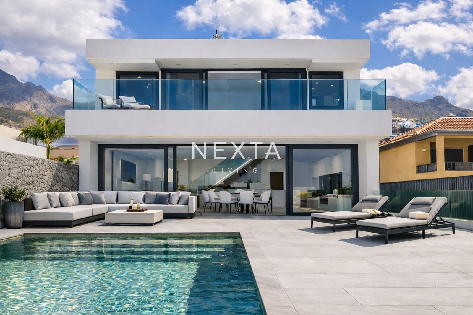 Villa de lujo contemporánea con vistas al mar en El Madroñal – Costa Adeje