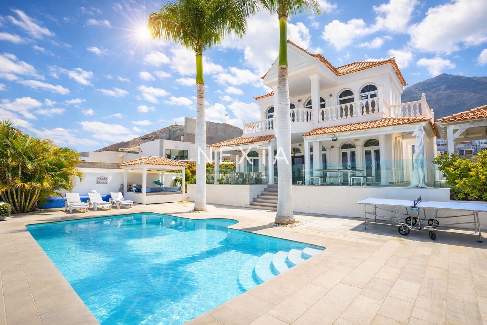 Villa privada con piscina climatizada y vistas al mar en El Madroñal