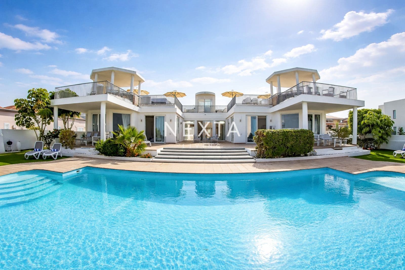 Villa boutique de lujo con piscina y vistas 360° en Playa Paraíso